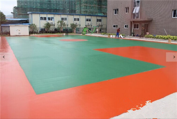 傾盆大雨來(lái)襲，丙烯酸球場(chǎng)地坪是如何從容面對(duì)？